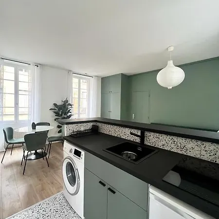 Hyper-center - 2p Bright And Cozy Dijon